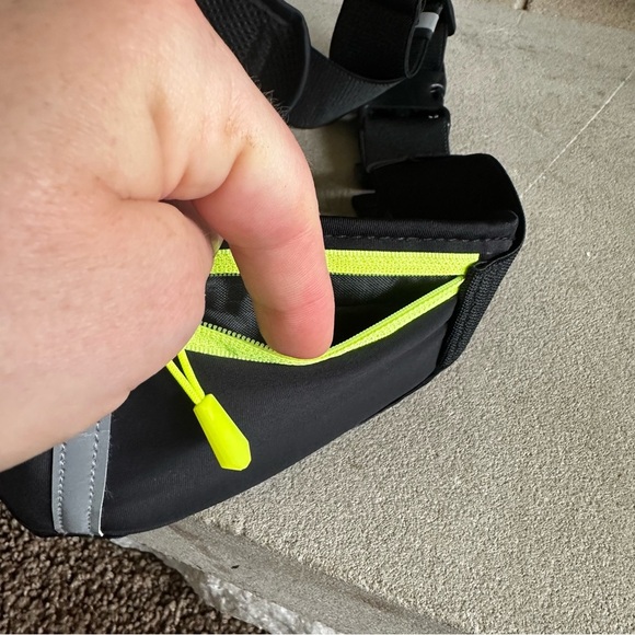 Black and Yellow Running Biking Belt Bag Zipper Pocket Adjustable - Picture 7 of 7